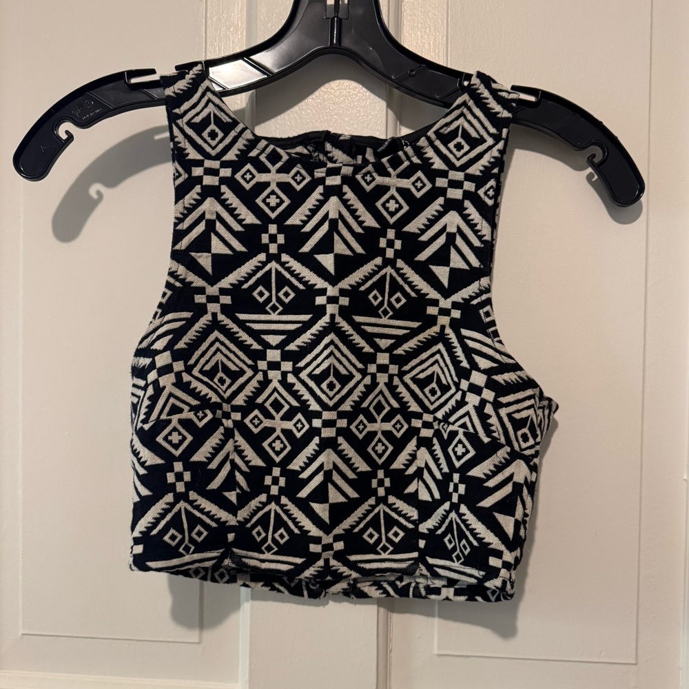 H&M Black and White Geometric Crop Top